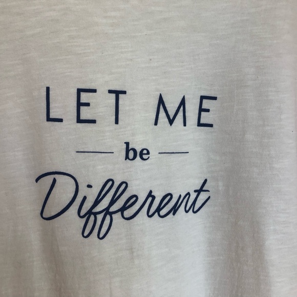 New blouse great for summer with printed bottom with “ let me be different” . - Picture 2 of 4